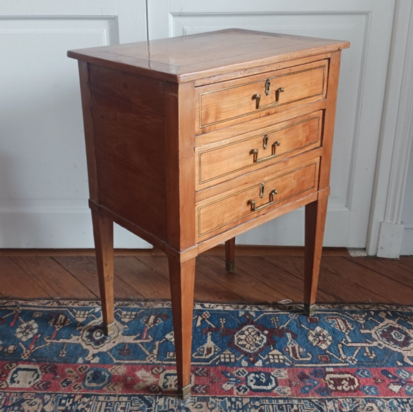 France, early 19th century - bedside or dressing table - walnut and fillets - Directoire period