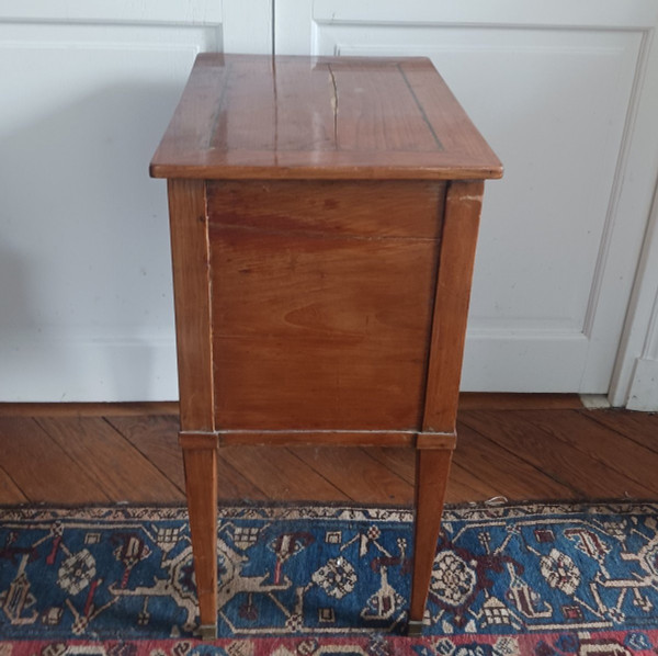 France, early 19th century - bedside or dressing table - walnut and fillets - Directoire period