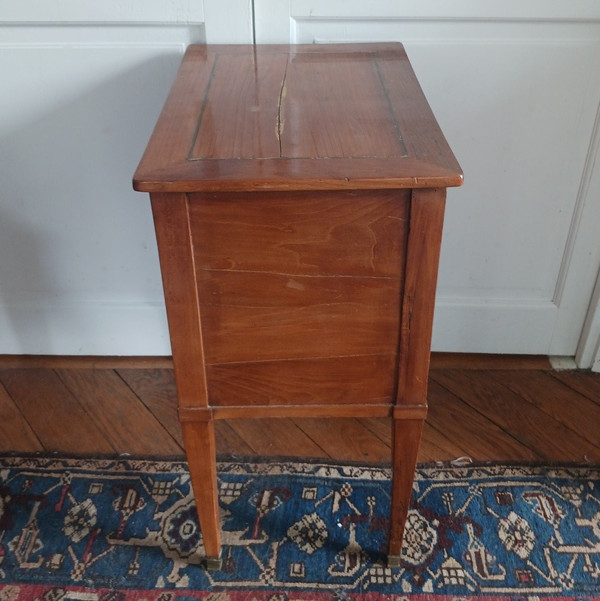 France, early 19th century - bedside or dressing table - walnut and fillets - Directoire period