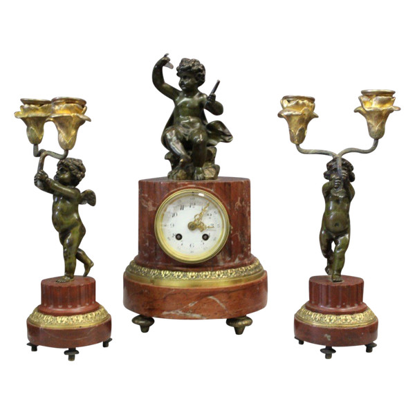 Orologio a baldacchino sormontato da un putti 1880 ca.