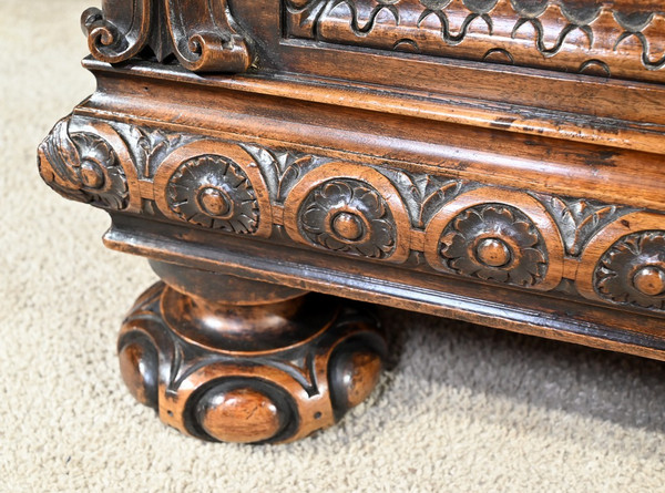 French walnut chest, Italian Renaissance style - Late 18th century