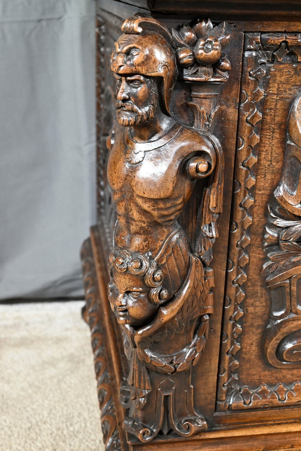 French walnut chest, Italian Renaissance style - Late 18th century