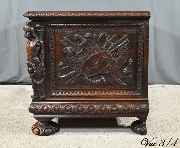 French walnut chest, Italian Renaissance style - Late 18th century