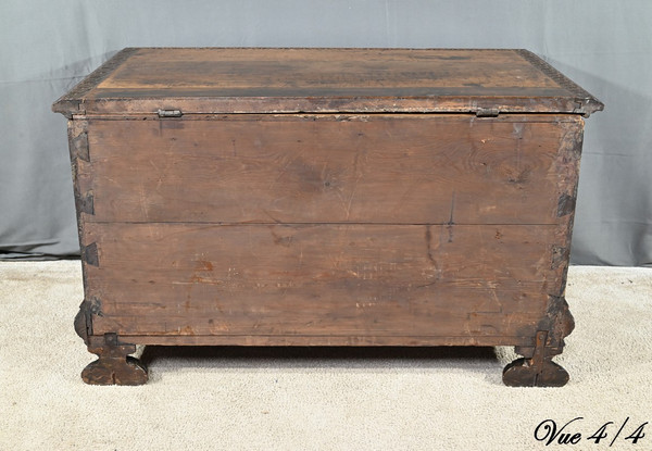 French walnut chest, Italian Renaissance style - Late 18th century