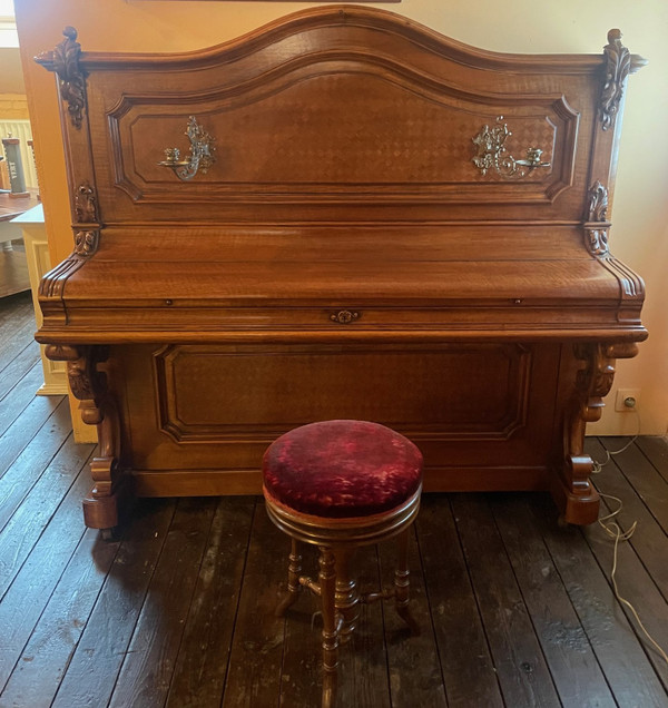 Piano Sponnagel Circa 1900 With Its Seat