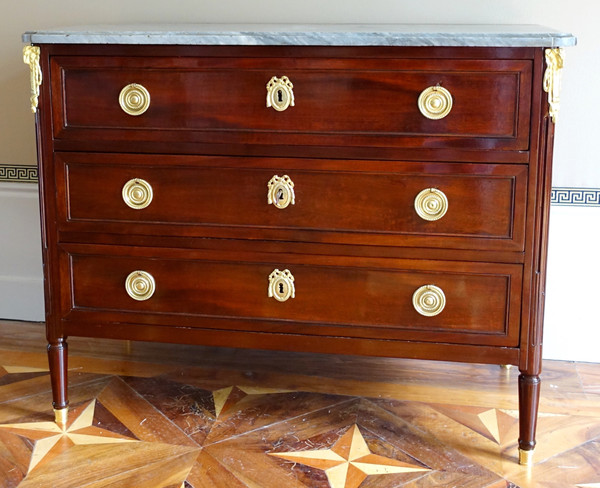 Louis XVI Directoire chest of drawers, speckled mahogany, Turquin marble - 18th century 113cm x 89.5cm