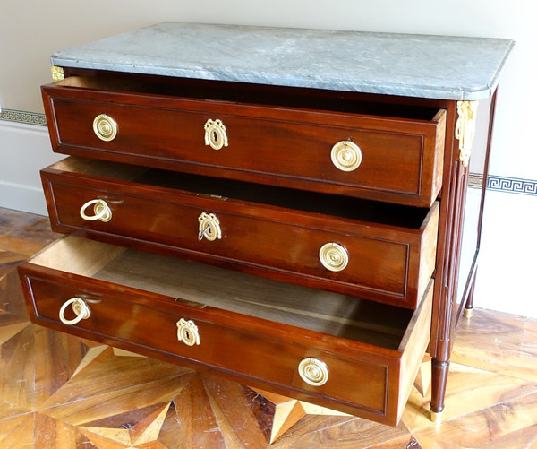 Louis XVI Directoire chest of drawers, speckled mahogany, Turquin marble - 18th century 113cm x 89.5cm