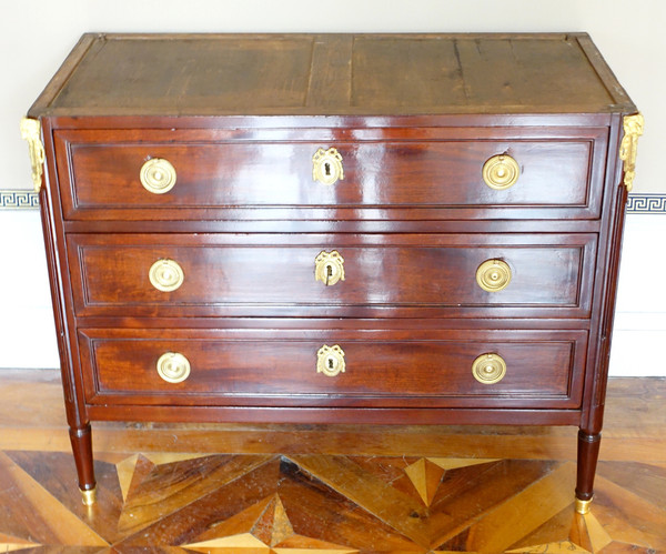 Louis XVI Directoire chest of drawers, speckled mahogany, Turquin marble - 18th century 113cm x 89.5cm