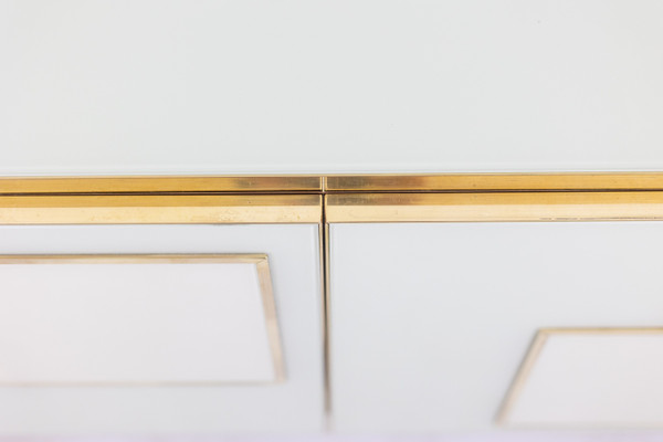 Geometric sideboard in glass and gilded brass. Contemporary Italian work. LS58902059D