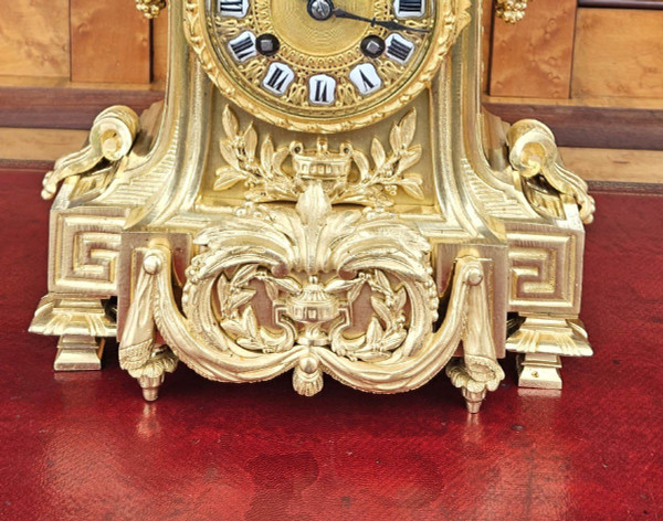 Louis XVI-Borne-Uhr aus vergoldeter Bronze