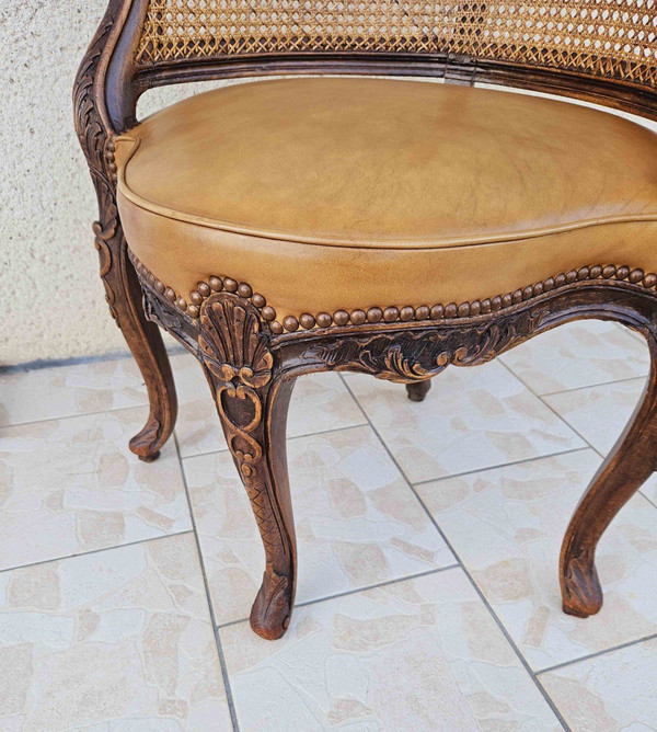 Large Fauteuil De Bureau Louis XV, Sculpté, Canné, Garni Cuir