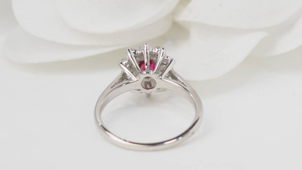 Daisy ring in white gold, rubies and diamonds 