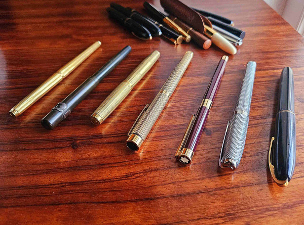 Collection De Stylos, Plumes En Or 18 Carats, Mont Blanc,  Dupont, ...