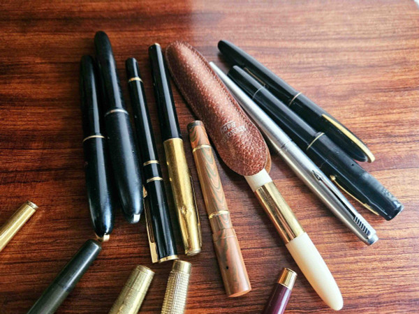 Collection De Stylos, Plumes En Or 18 Carats, Mont Blanc,  Dupont, ...