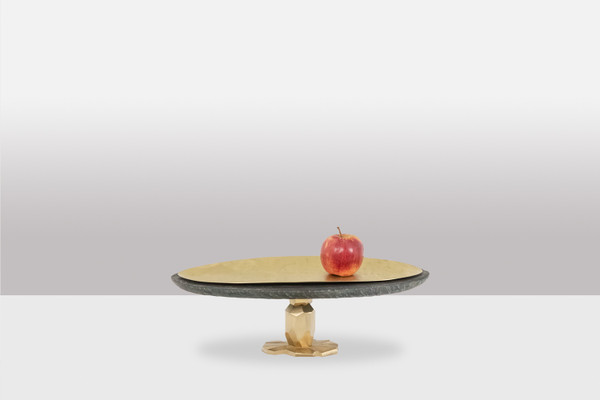 “Pitoin” bowl in hammered brass slate. Contemporary Work.  LS5954637Y