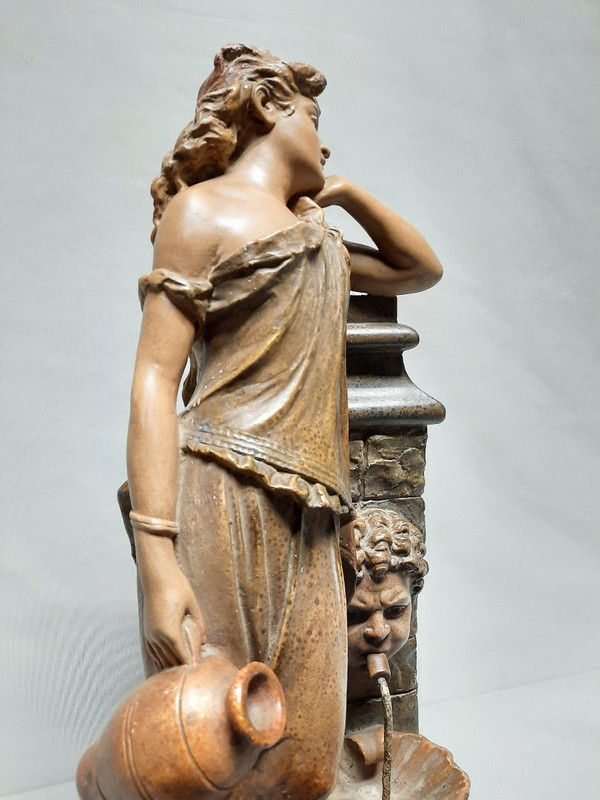 Femme à La Fontaine Terre Cuite Dlg De Goldscheider Fin Du XIXe Siècle