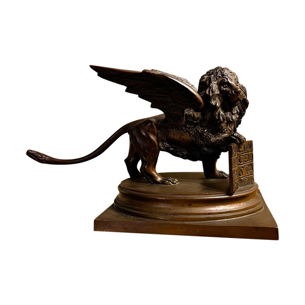 Lion de Saint Marc, fine statuette en bronze massif à patine brune, XIXème siècle.