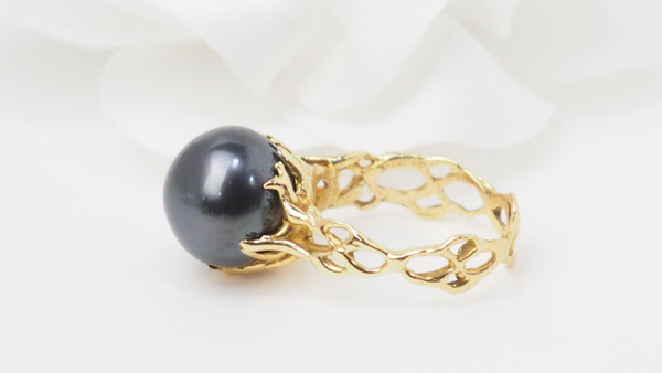 Openwork Ring In Yellow Gold And Tahiti Pearl