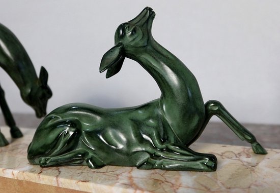 Spelter patinato "Cervo e le sue cerve", periodo Art Déco - Inizio XX secolo