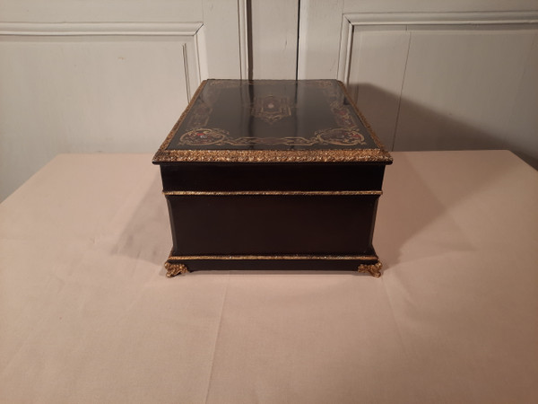 Coffret de voyage avec nécessaire de toilette d’époque Napoléon III.