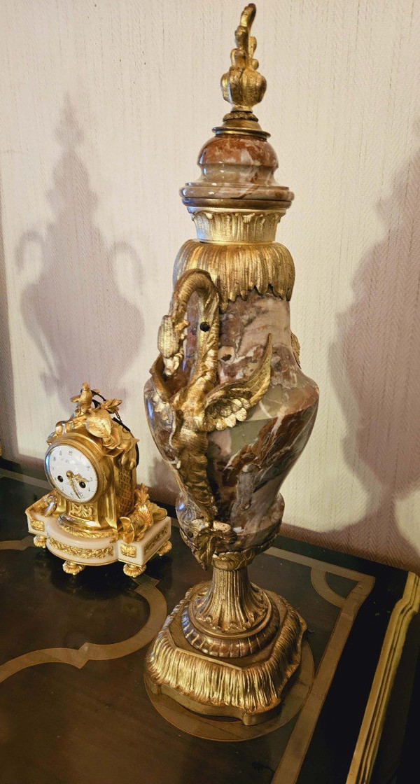 Paire de Grands Vases En Marbre Et Bronze Doré aux dragons 62 cm