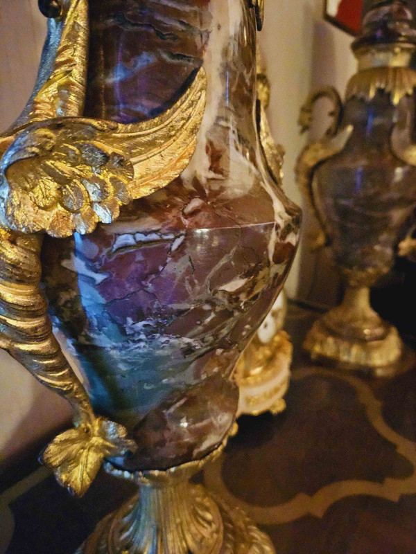 Paire de Grands Vases En Marbre Et Bronze Doré aux dragons 62 cm