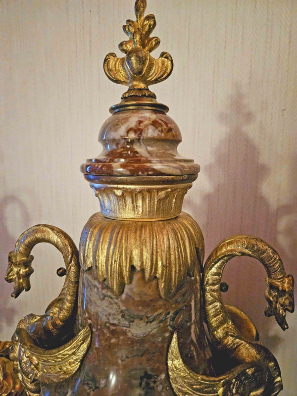 Paire de Grands Vases En Marbre Et Bronze Doré aux dragons 62 cm