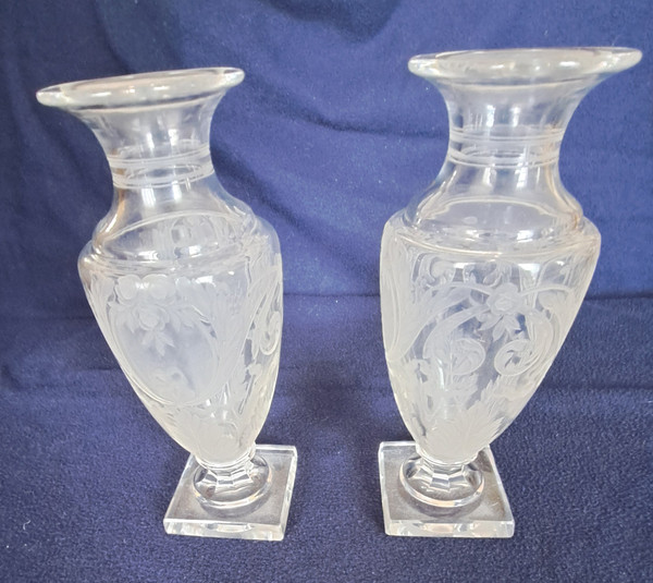 Paire de Vases balustre en cristal taillé de fleurettes et de rinceaux Napoléon 3