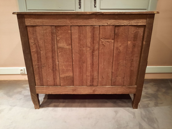 Provençal walnut chest of drawers from the 18th century.