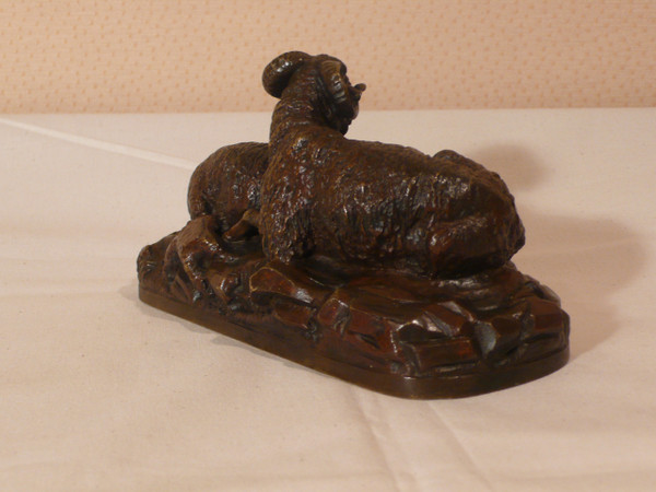 A bronze representing sheep signed Guci.