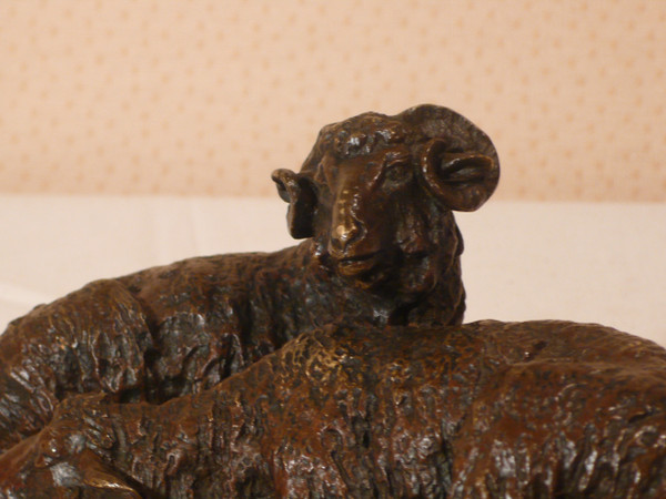 A bronze representing sheep signed Guci.