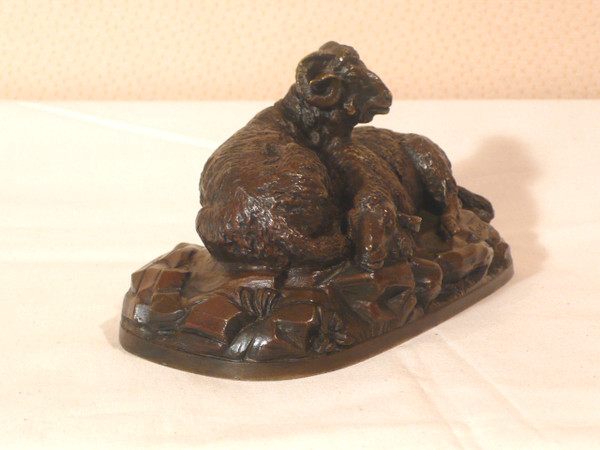 A bronze representing sheep signed Guci.