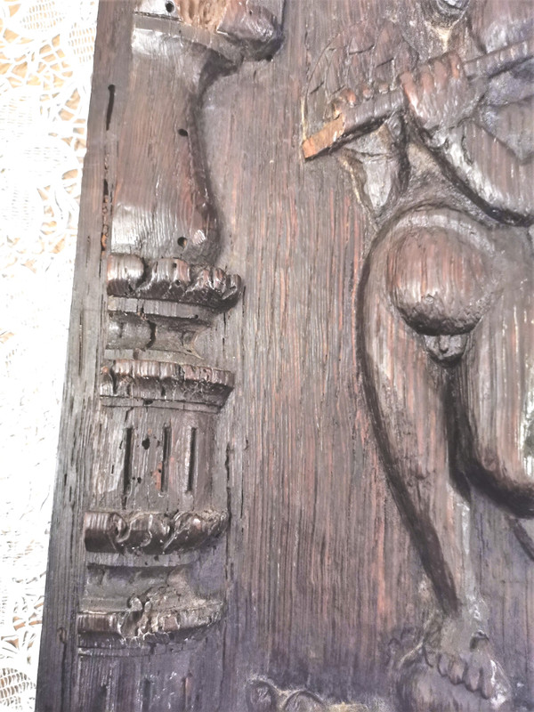 Oak panel carved with a Virgin between two Musician Angels 17th