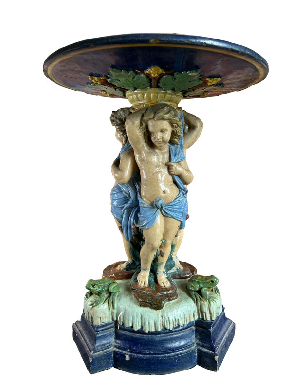 Centerpiece decorative tray decorated with putti in slip