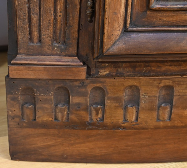 Pair of Important Walnut Property Corners, Regency Style – 18th Century