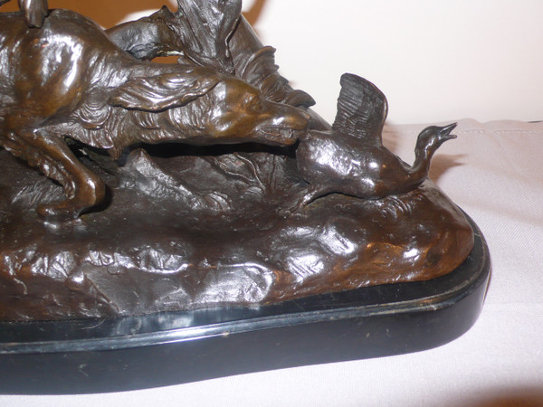 Bronze representing two hunting dogs and a duck.