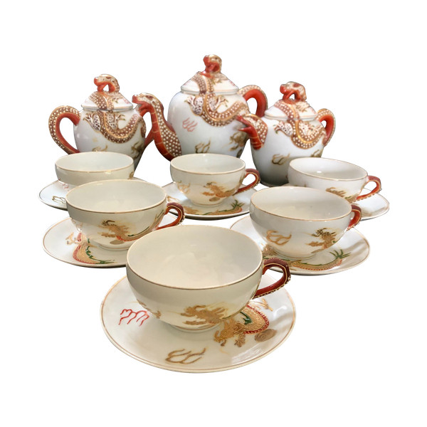 Service à thé en porcelaine du Japon milieu XXème siècle 