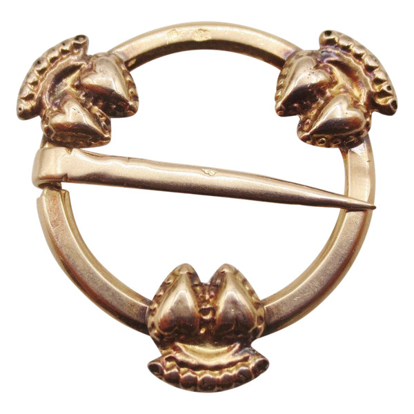 Gold collar clasp, early 19th century.