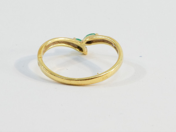 Anello in oro giallo 18 carati con smeraldi e diamanti