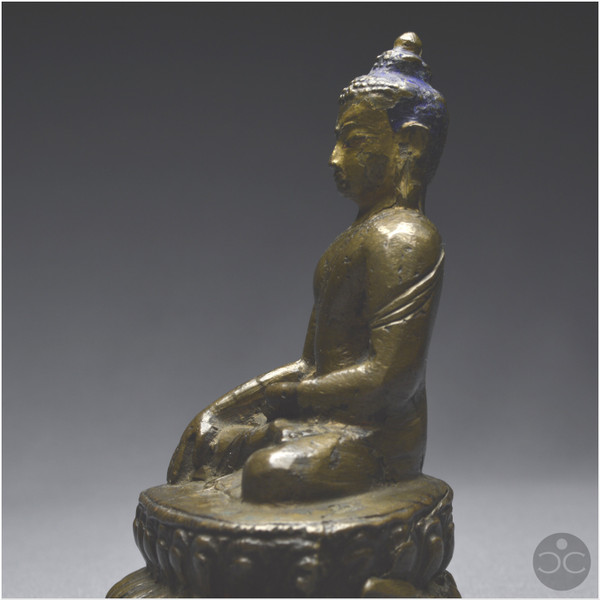 Tibet occidental, XIIIème-XIVème siècle, Représentation de Bouddha en bronze à patine brune 