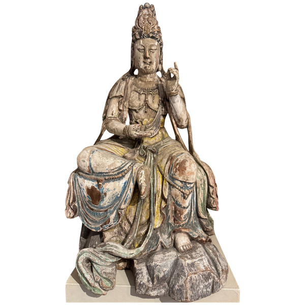 Guanyin in legno intagliato, stile Ming, fine XIX secolo.