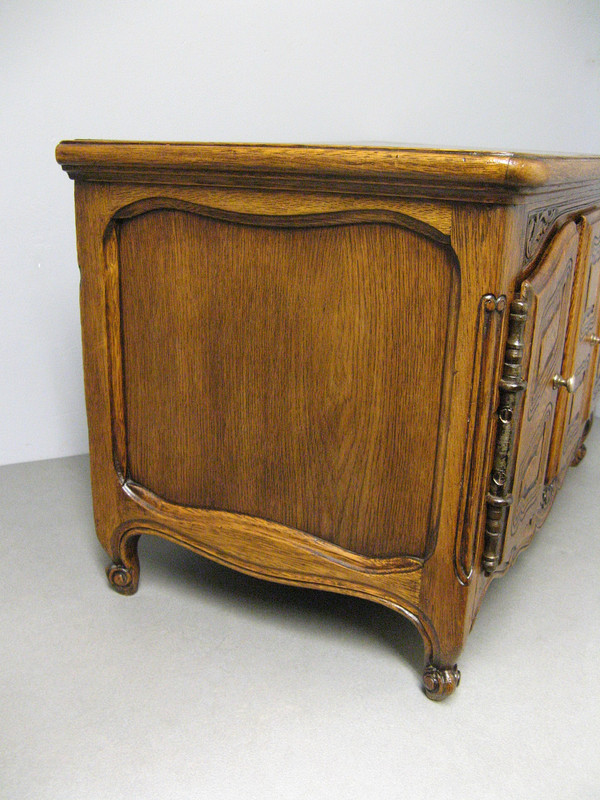 Master Cabinet. Miniature sideboard.