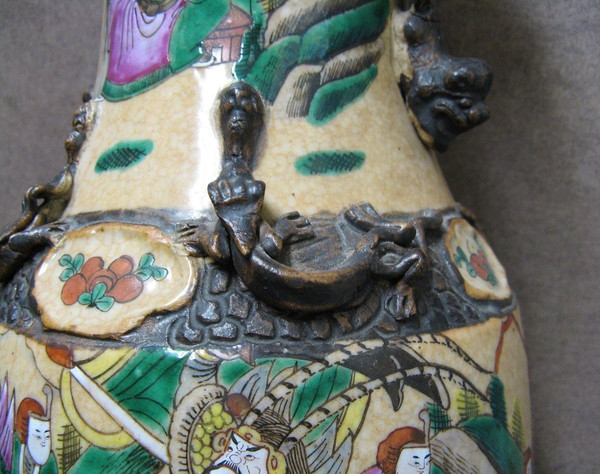 Chinese Cracked Ceramic Vase From Nanjing 19th. Famille Rose.