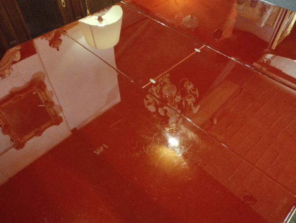 Table - Lacquer - Bordeaux red - Brass - v .1970.