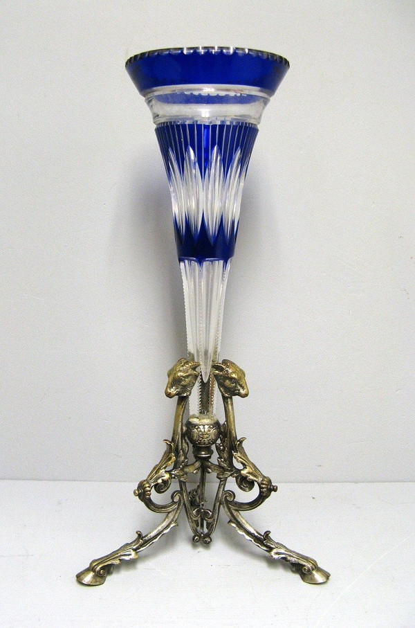 Cut crystal horn vase, 19th century.