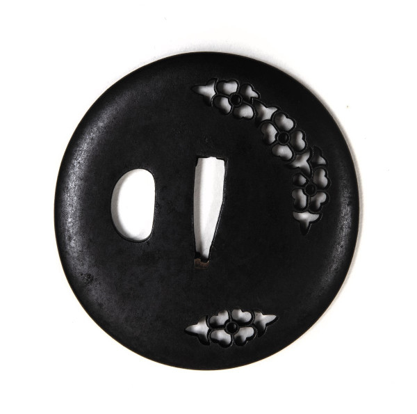 Tsuba signée TATSUTOSHI de l'école Akao