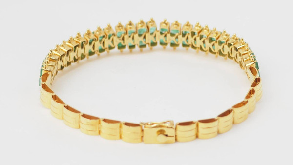 Antique flexible bracelet in yellow gold and emeralds