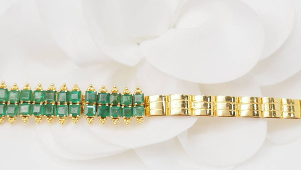 Antique flexible bracelet in yellow gold and emeralds