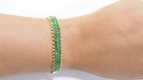 Antique flexible bracelet in yellow gold and emeralds