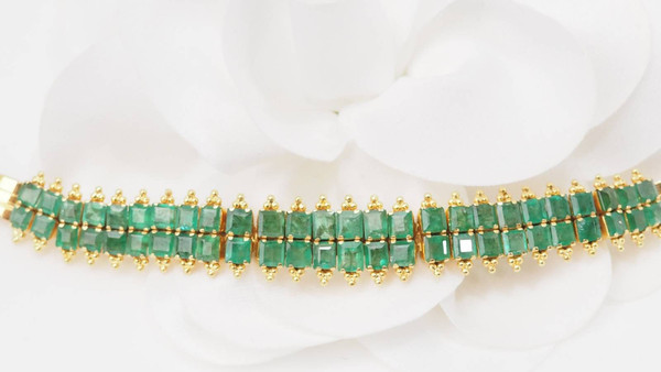 Antique flexible bracelet in yellow gold and emeralds